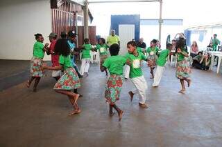 Apresentação das crianças durante uma das edições do Festival da Rapadura (Foto/Arquivo pessoal)