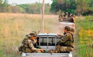 Militares paraguaios na região onde ocorreu ataque com explosivos (Foto: Arquivo)