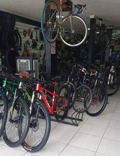 Bicicletas expostas para venda em loja de Campo Grande (Foto: Divulgação/Paraná Bikes)