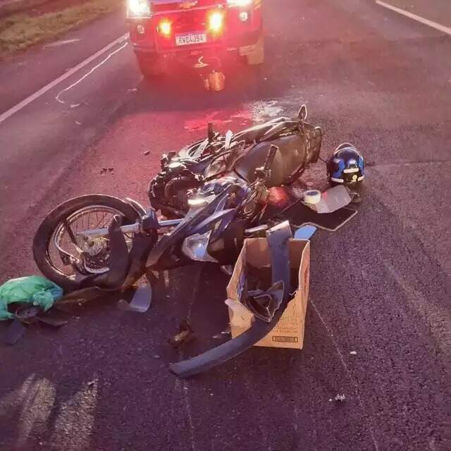 Motociclista que colidiu com picape perdeu a perna e morreu no hospital