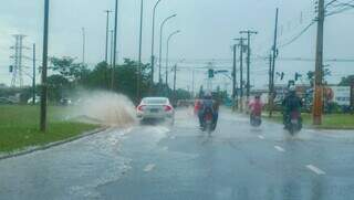 Avenida Ministro João Arinos, em Campo Grande, em dia de chuva (Foto: Alex Machado/arquivo)
