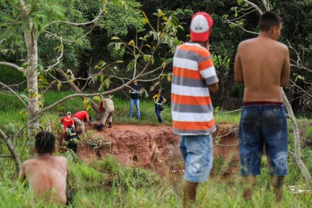 Rapaz de 20 anos morre afogado em lago durante banho com amigos 