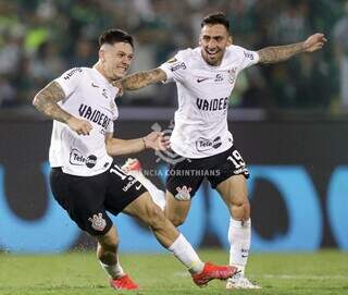 Jogadores do Corinthians comemorando gol de empate na Arena Barueri (Foto: Rodrigo Coca/Agência Corinthians)