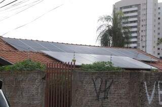 Painel solar instalado em casa, na Capital (Foto: Campo Grande News/Arquivo)
