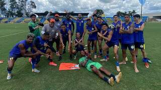 Jogadores do Costa Rica em treinamento no Estádio Laertão (Foto: Divulgação)