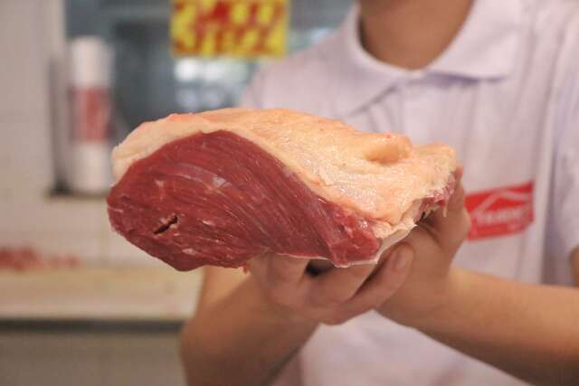 Pre&ccedil;o cai, mas nem picanha barata faz aumentar consumo