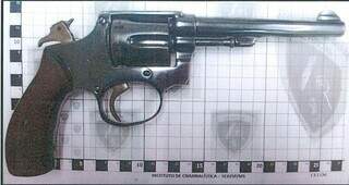 Arma usada no crime foi apreendida pela Polícia Civil (Foto: Reprodução)