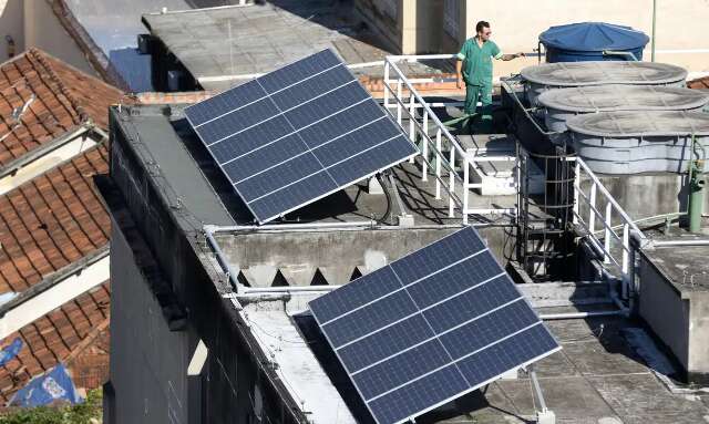 Maioria diz que n&atilde;o, mas 36% dos leitores j&aacute; t&ecirc;m pain&eacute;is solares em casa