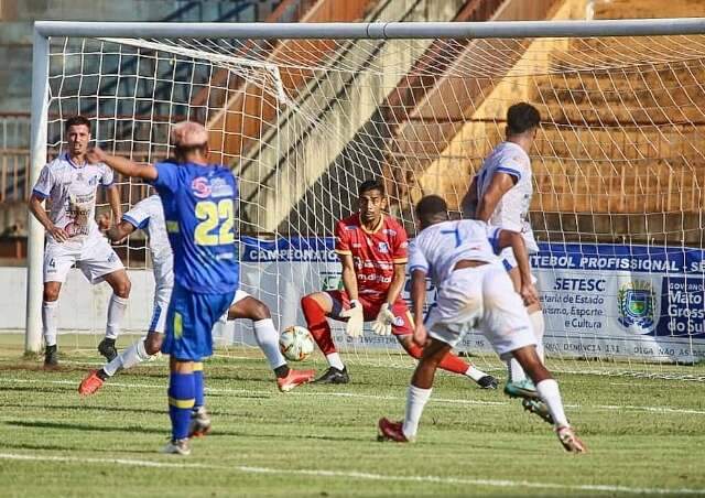 Dourados sofre gol no final de jogo e empata com o Aquidauanense 