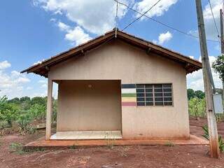 Em algumas casas, faixas coloridas são alusão à herança africana (Foto: Marcos Maluf)