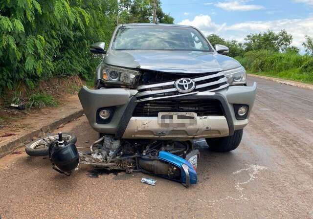 Motociclista morre em pronto-socorro ap&oacute;s acidente com caminhonete