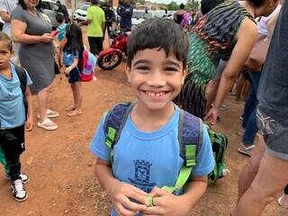 Vinícius Pereira não escondeu a alegria por voltar às aulas e começar a estudar o 2º ano (Foto: Bruna Marques)