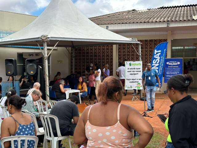 Moradores ca&ccedil;am emprego no pr&oacute;prio bairro para facilitar rotina