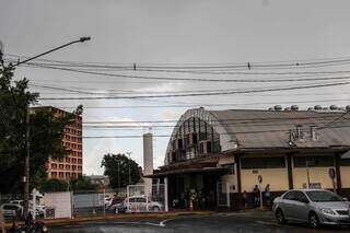 Chuva cai na região do Mercadão Municipal, no Centro (Foto: Juliano Almeida)