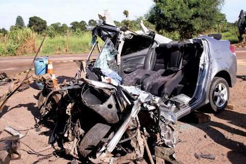 Motorista de carreta é preso por omitir socorro às vítimas de acidente fatal 