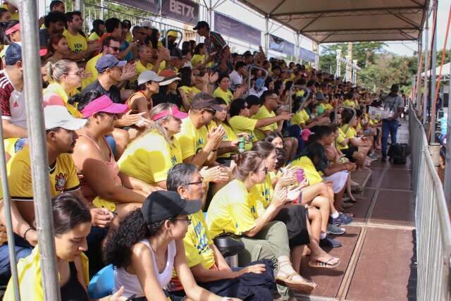 P&uacute;blico lota arquibancadas e faz fila para assistir &uacute;ltimo dia de campeonato 