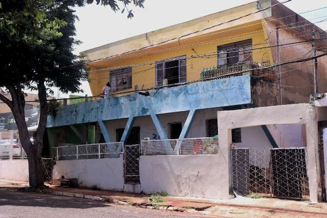 Sobrado onde mulher foi estuprada abriga pelo menos 12 &quot;sem-teto&quot; 