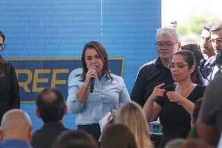 Prefeita Adriane Lopes (PP), durante discurso na agenda oficial da manhã desta segunda-feira (26) (Foto: Marcos Maluf)