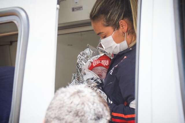 Com &quot;pressa&quot; de vir ao mundo, Giovana nasce em ambul&acirc;ncia a caminho do hospital