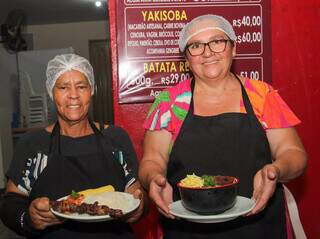 No Guanandi II, as &#39;vovós&#39; servem refeições caseiras no período noturno. (Foto: Juliano Almeida)