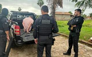 Homem preso por policiais em Teresina. (Foto: Divulgação)