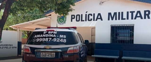 Jovem &eacute; assassinado a golpes de faca e de madeira enquanto dormia 