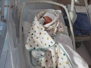 Daniel Okuhira Costa nasceu na Maternidade Cândido Mariano, às 00h09. (Foto: Aletheya Alves)