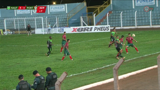Jogadores disputam a posse da bola no Estádio Jacques da Luz, em Campo Grande. (Foto: Reprodução/YouTube)
