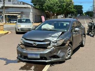 Honda Civic ficou com a frente destruída e teve o air-bag acionado após episódios (Foto: Marcos Maluf)