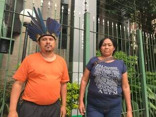 Valmir Savala e Sandra Arévalo em frente ao TRF em São Paulo, onde ocorreu o julgamento (Foto: Cimi)