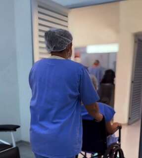 Sem hospital que aceite fazer parto normal, cidade obriga gestante à cesárea