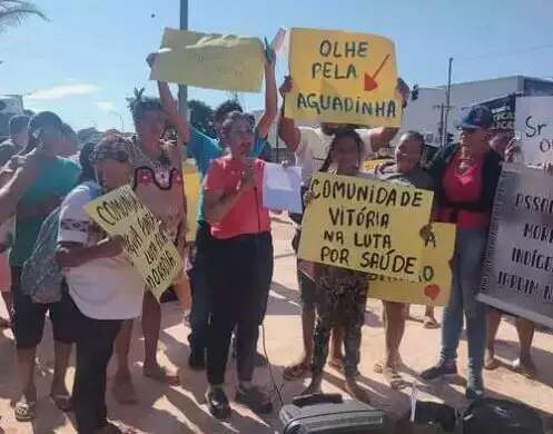 Moradores do Noroeste protestam após ambulância atolar e idoso morrer