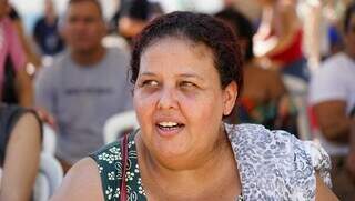 Dayana é uma das moradoras do Portal Caiobá que foi renegociar dívidas com a Emha (Foto: Alex Machado)