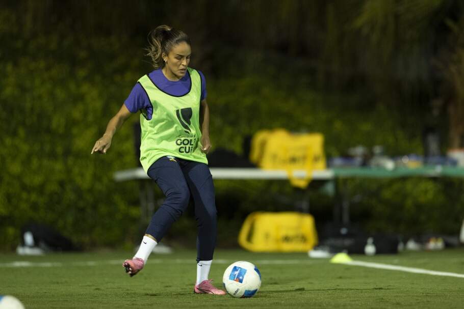 Seleção Brasileira feminina joga contra a Argentina pelas quartas de final