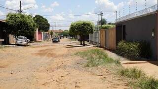 Rua Leolina Dias Martins, onde o carro foi encontrado com vítima dentro. (Foto: Alex Machado)