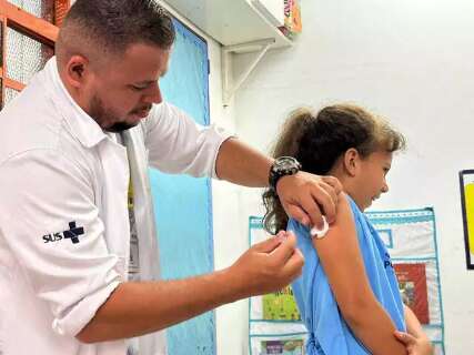 Além do imunizante contra dengue, Capital aplica 2 vacinas nas escolas 