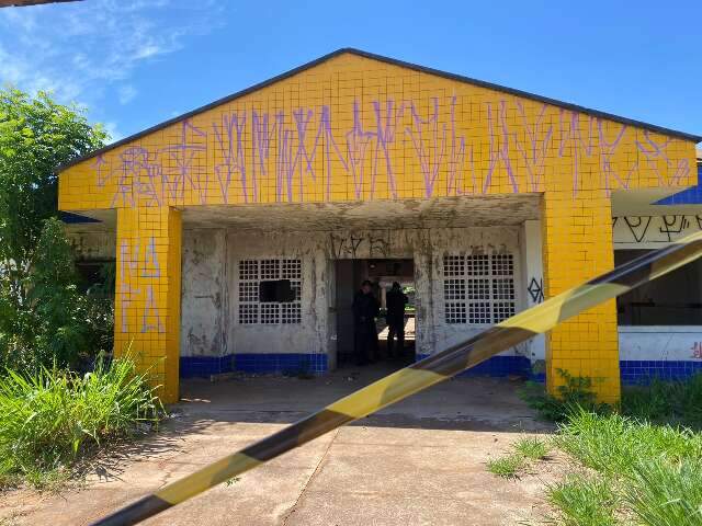 Homem &eacute; encontrado morto dentro de creche abandonada no Jardim Anache