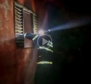 Vídeo mostra casa destruída por incêndio em Corumbá