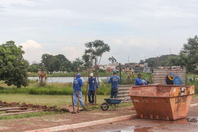 Instala&ccedil;&atilde;o de tapumes marca in&iacute;cio das obras de revitaliza&ccedil;&atilde;o da Lagoa Itatiaia