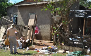 Ácumulo de lixo e materias reciclados em casa de Campo Grande (Foto: Capo Grande News/Arquivo)