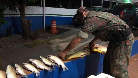 PMA aplica multa de R$ 53,6 mil e apreende 114 kg de pescado fora da medida