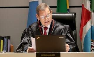 Desembargador, Geraldo de Almeida Santiago, durante julgametno no Tribunal de Justiça de Mato Grosso do Sul (Foto: TJMS/Divulgação)