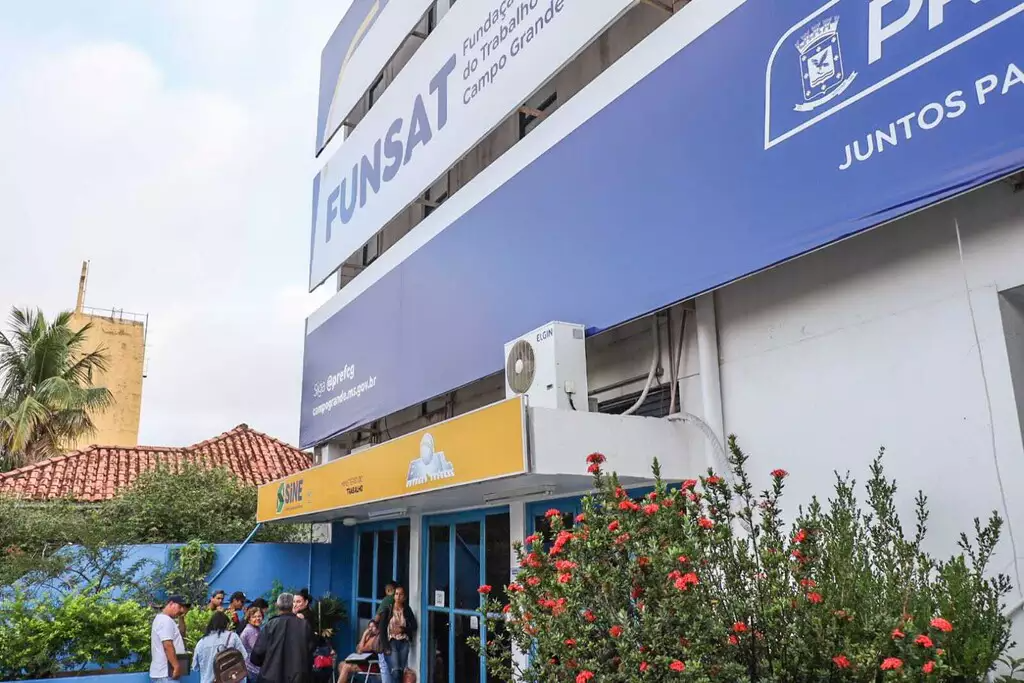 Balcão de empregos da Funsat oferta 1,8 mil vagas para 184 funções