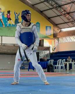 No 'caminho olímpico', lutador se matricula na UFMS pelo Pró-Atleta 
