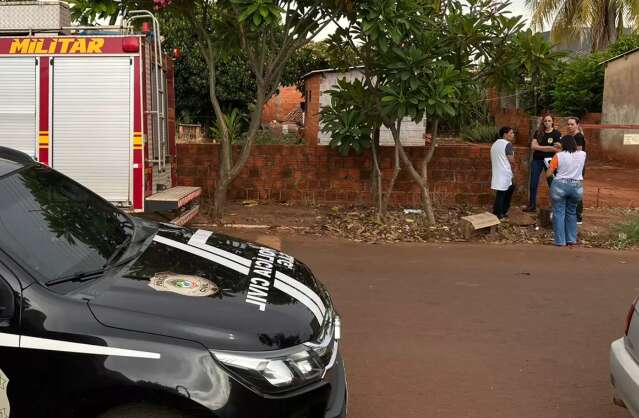  Pol&iacute;cia escava quintal em busca por pintor que sumiu ap&oacute;s briga por heran&ccedil;a