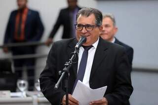 Ademir Santana durante sessão da Câmara de Campo Grande (Foto: CMCG/Divulgação)
