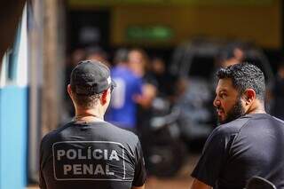 Policiais pedem mais efetivos e menos horas extras na Capital (Foto: Henrique Kawaminami)