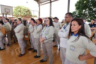 Agentes de endemia reunidos nesta terça-feira (5), durante lançamento da campanha “Meu Bairro Limpo – Todos em Ação contra a Dengue”, em Campo Grande (Foto: PMCG)