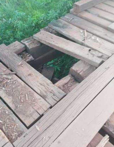 Ponte de madeira danificada já deixou alunos sem aula da área rural 