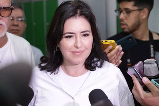 Simone Tebet concede entrevista a jornalistas durante campanha presidencial de 2022. (Foto: Arquivo/Campo Grande News)